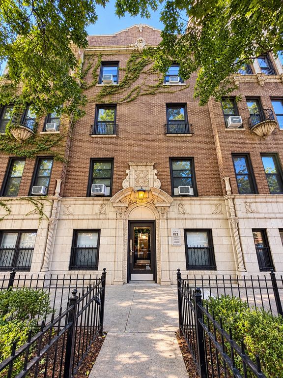 823 W Buena Avenue 207, Chicago, IL 60613