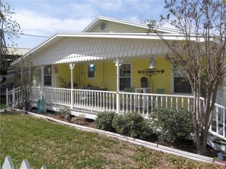 107 E Lakefield Dr, Mathis, TX 78368