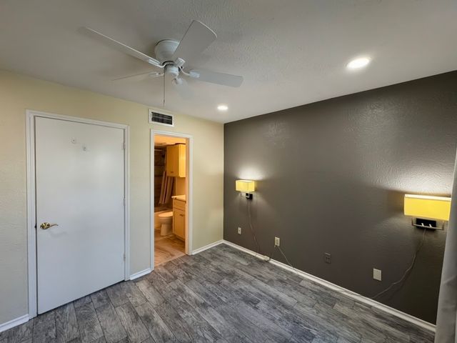 2535 Wedglea Drive 123, Dallas, TX 75211