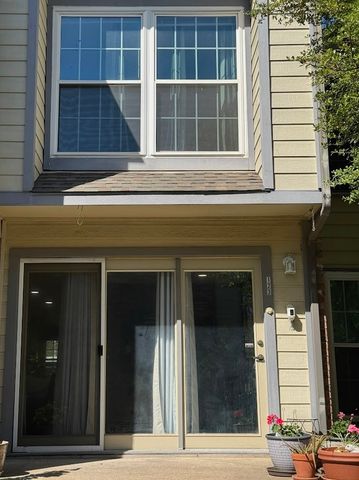 2535 Wedglea Drive 123, Dallas, TX 75211