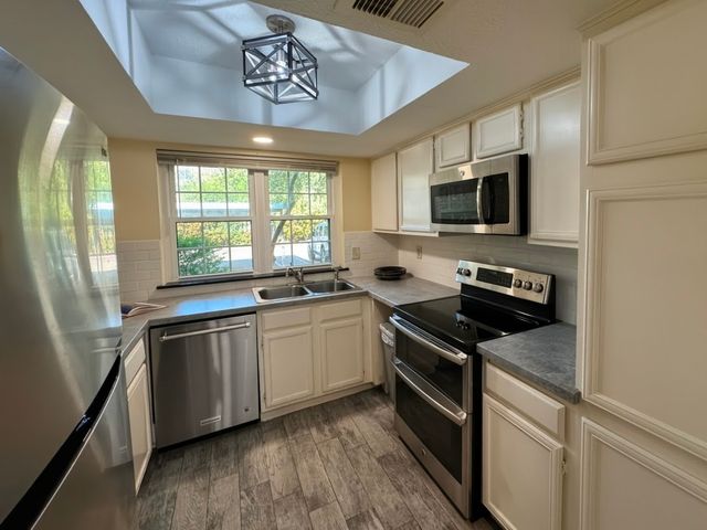 2535 Wedglea Drive 123, Dallas, TX 75211