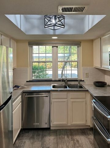 2535 Wedglea Drive 123, Dallas, TX 75211