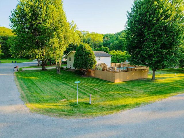 N5273 Clover COURT, Onalaska, WI 54650