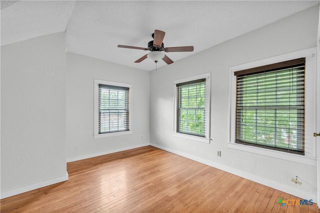 1216 N Penelope Street, Belton, TX 76513