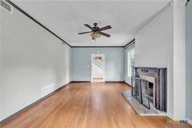 1216 N Penelope Street, Belton, TX 76513