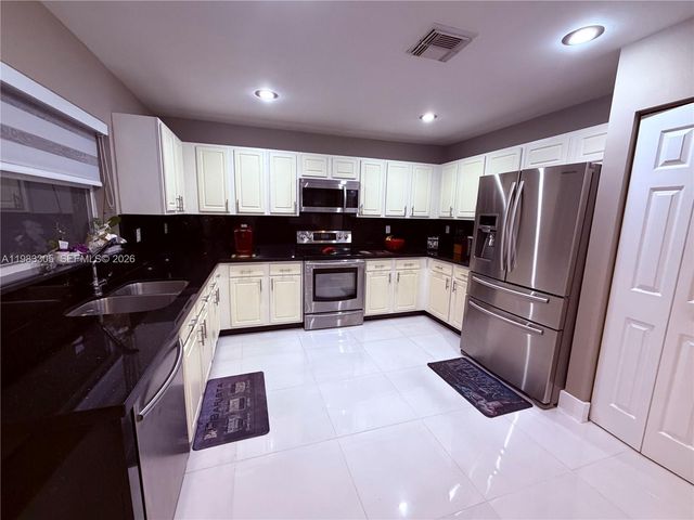 4150 NW 62nd Dr, Coconut Creek, FL 33073