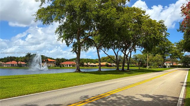 4150 NW 62nd Dr, Coconut Creek, FL 33073