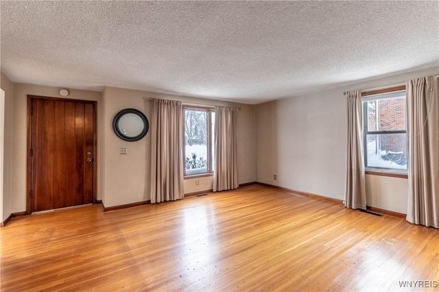 194 Boncroft Drive Lower, West Seneca, NY 14224