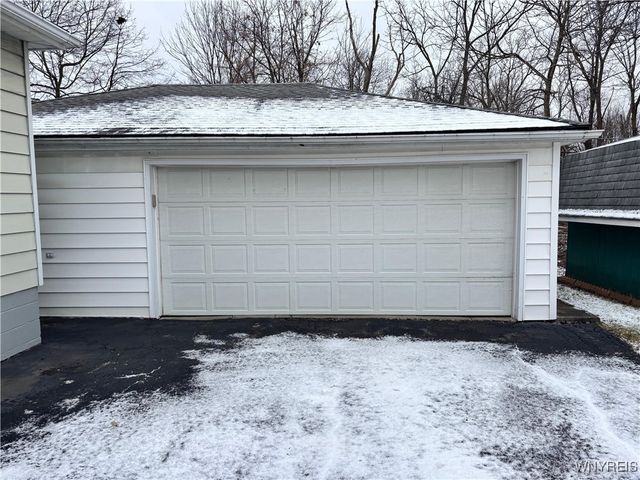 194 Boncroft Drive Lower, West Seneca, NY 14224