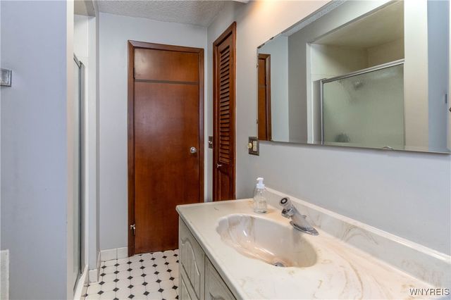 194 Boncroft Drive Lower, West Seneca, NY 14224