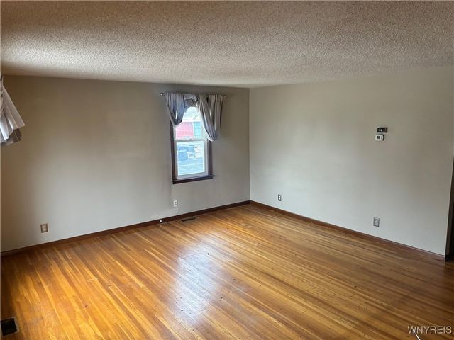 194 Boncroft Drive Lower, West Seneca, NY 14224