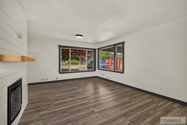 5444 E Rockwood Avenue, Iona, ID 83427