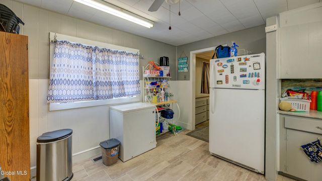 16 E 11th Avenue, Gloversville, NY 12078