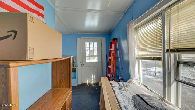 16 E 11th Avenue, Gloversville, NY 12078