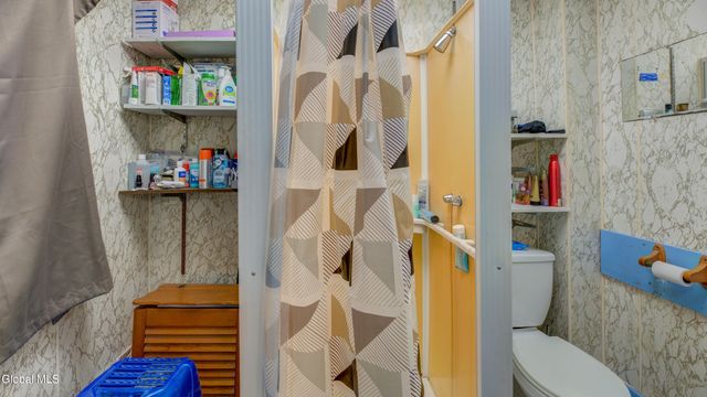 16 E 11th Avenue, Gloversville, NY 12078