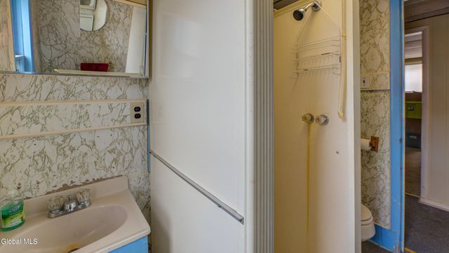 16 E 11th Avenue, Gloversville, NY 12078