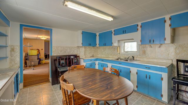 16 E 11th Avenue, Gloversville, NY 12078