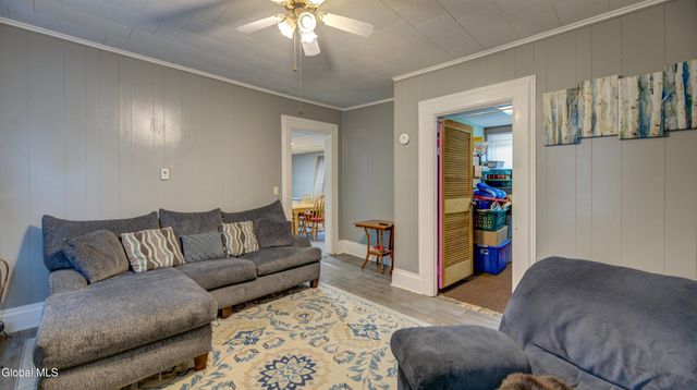 16 E 11th Avenue, Gloversville, NY 12078