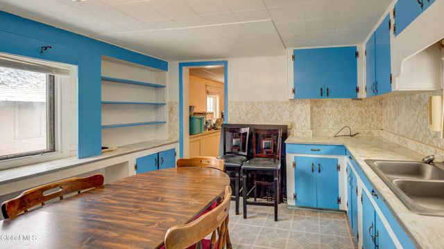 16 E 11th Avenue, Gloversville, NY 12078