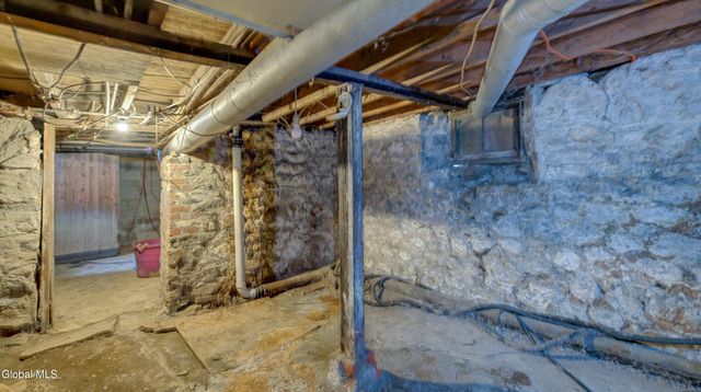 16 E 11th Avenue, Gloversville, NY 12078