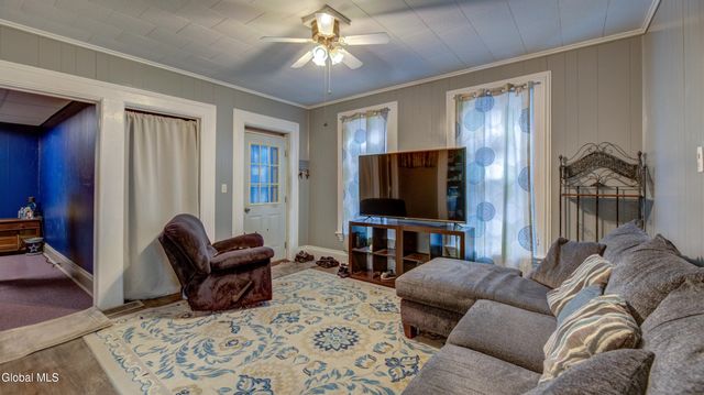 16 E 11th Avenue, Gloversville, NY 12078