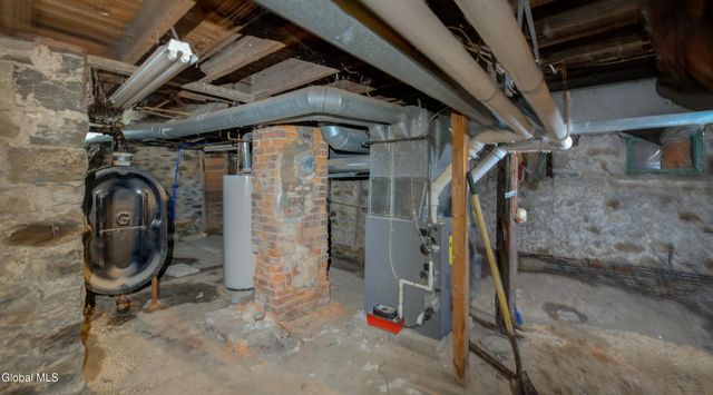 16 E 11th Avenue, Gloversville, NY 12078