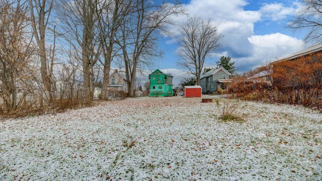 16 E 11th Avenue, Gloversville, NY 12078