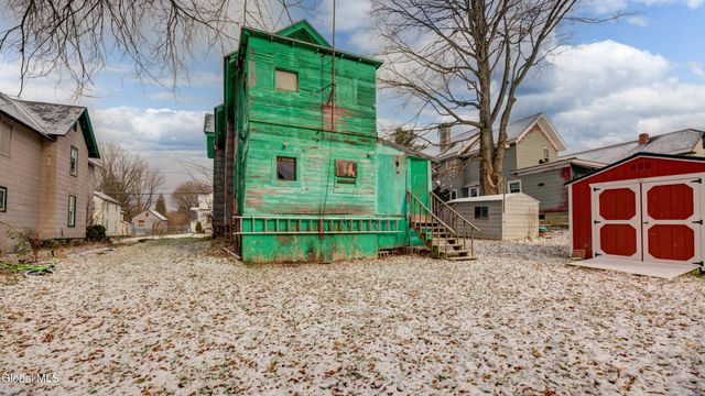 16 E 11th Avenue, Gloversville, NY 12078