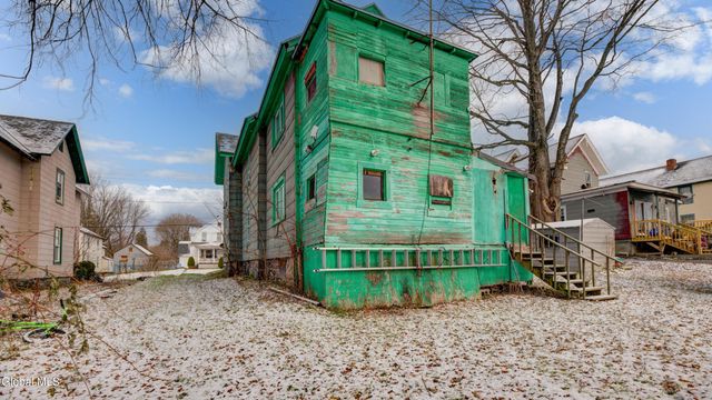 16 E 11th Avenue, Gloversville, NY 12078