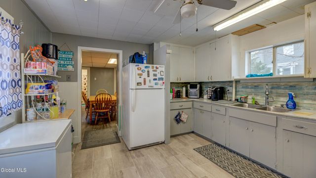 16 E 11th Avenue, Gloversville, NY 12078