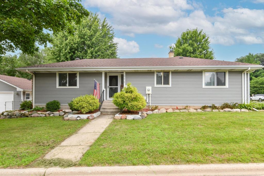 619 Phoenix STREET, Delavan, WI 53115