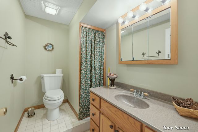 1318 E White Lake Drive, Twin Lake, MI 49457