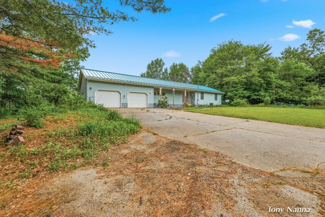 1318 E White Lake Drive, Twin Lake, MI 49457