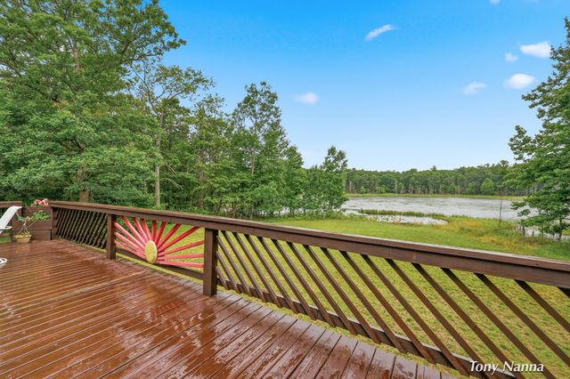 1318 E White Lake Drive, Twin Lake, MI 49457