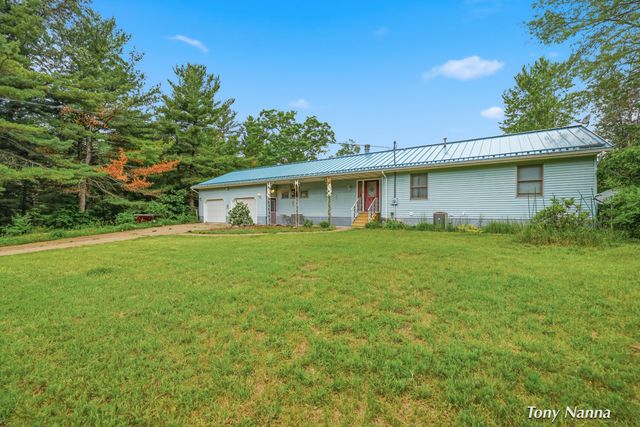 1318 E White Lake Drive, Twin Lake, MI 49457