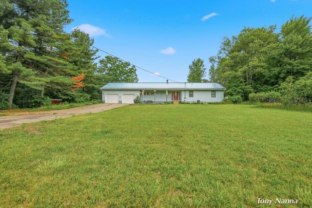 1318 E White Lake Drive, Twin Lake, MI 49457