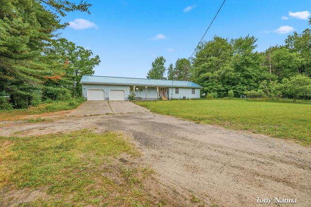 1318 E White Lake Drive, Twin Lake, MI 49457
