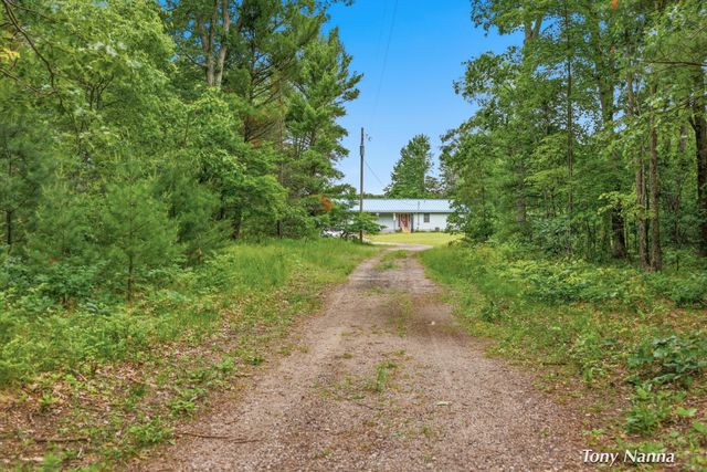 1318 E White Lake Drive, Twin Lake, MI 49457
