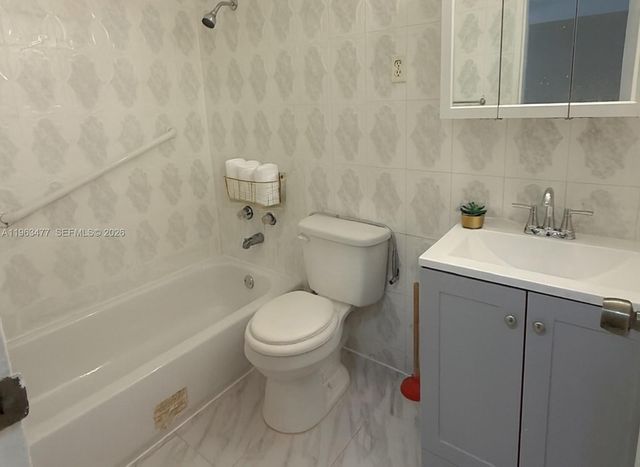 1451 NE 170th St 211A, North Miami Beach, FL 33162