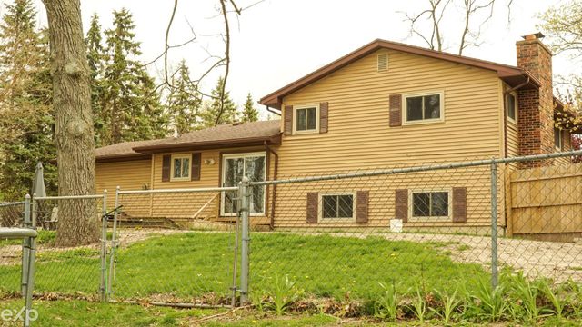 695 Knodt Road, Essexville, MI 48732