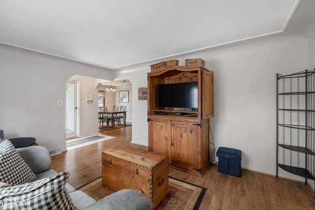 29719 Maplegrove Street, Saint Clair Shores, MI 48082