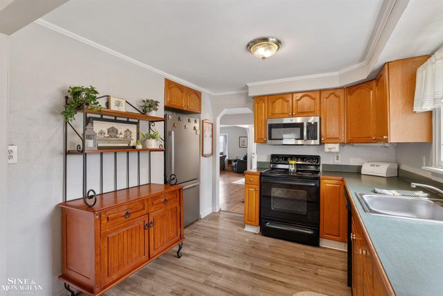 29719 Maplegrove Street, Saint Clair Shores, MI 48082