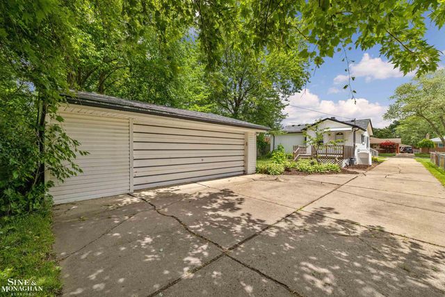29719 Maplegrove Street, Saint Clair Shores, MI 48082