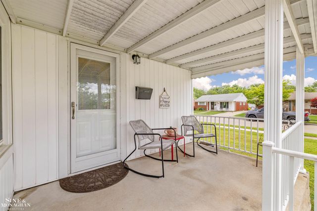 29719 Maplegrove Street, Saint Clair Shores, MI 48082