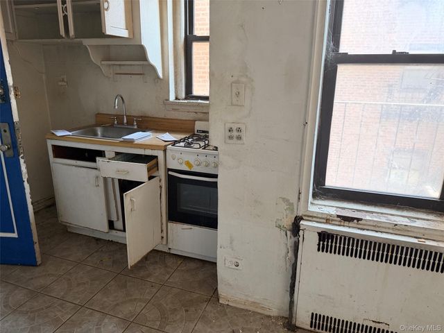 170-40 Highland Avenue 401, Jamaica Estates, NY 11432