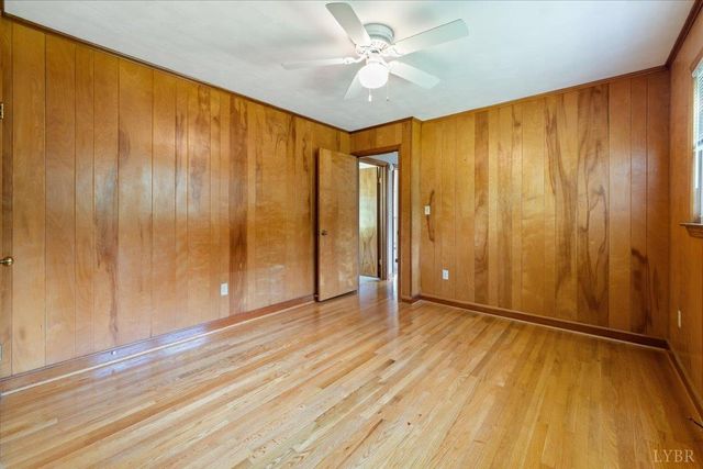 404 Oakwood Drive, Hurt, VA 24563