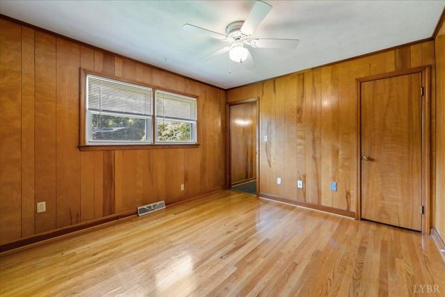 404 Oakwood Drive, Hurt, VA 24563
