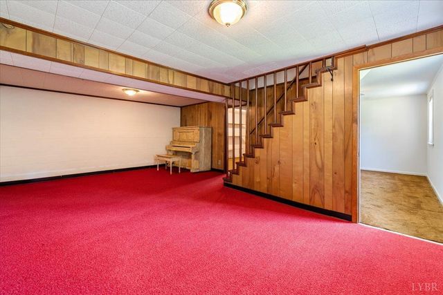 404 Oakwood Drive, Hurt, VA 24563