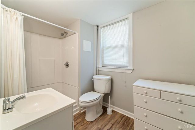 404 Oakwood Drive, Hurt, VA 24563