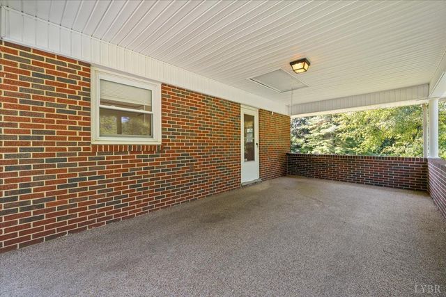 404 Oakwood Drive, Hurt, VA 24563